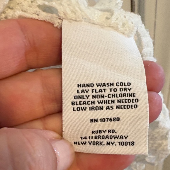 Ruby Rd. Petite White Crochet Top petite xl in excellent condition - Picture 7 of 9